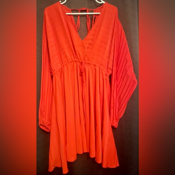 BATWING PLEATED PLUNGE SKATER DRESS - Picture 5 of 6